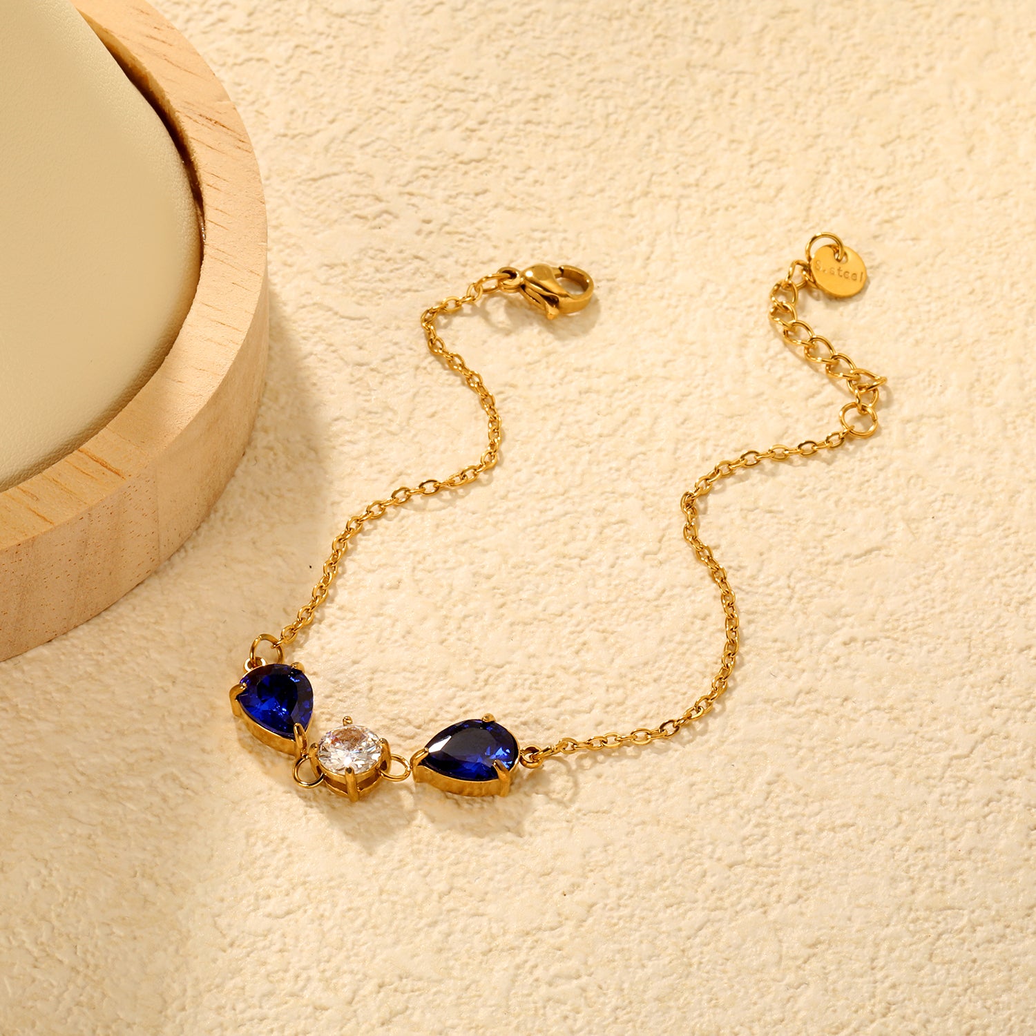 Pear Shaped White & Blue diamonds Bracelet | 18K Gold | Size 18+3cm