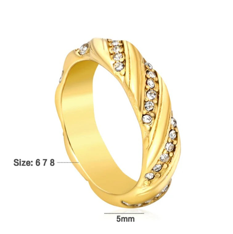 Twisted Design Diamond Ring | 18K Gold | Size #6