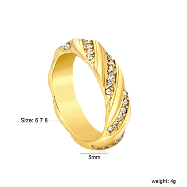 Twisted Design Diamond Ring | 18K Gold | Size #7